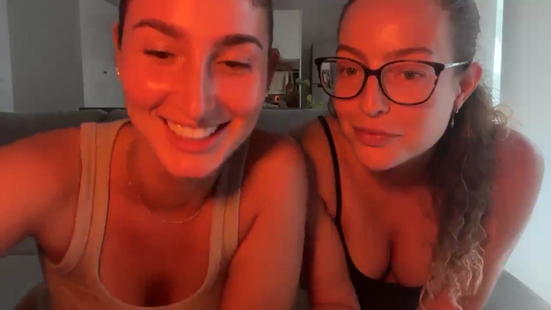 Gallery image thumbnail from Kikiii_xx's myfreecams stream on, 02/21/2025, 21:46 image 18 of 20