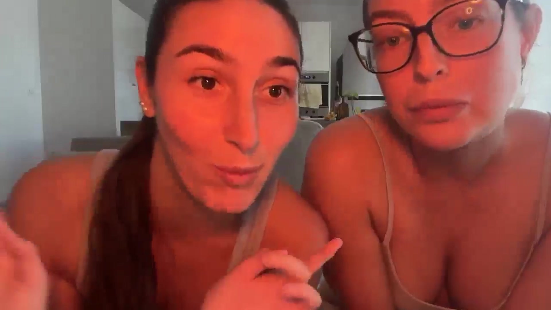 Gallery image thumbnail from Kikiii_xx's myfreecams stream on, 02/22/2025, 18:22 image 12 of 20