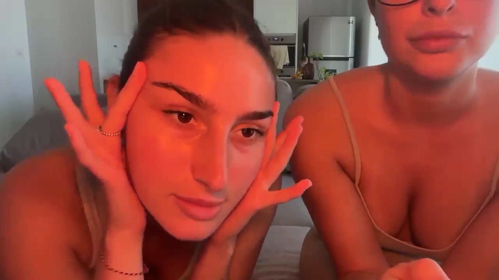Gallery image thumbnail from Kikiii_xx's myfreecams stream on, 02/22/2025, 20:01 image 16 of 20