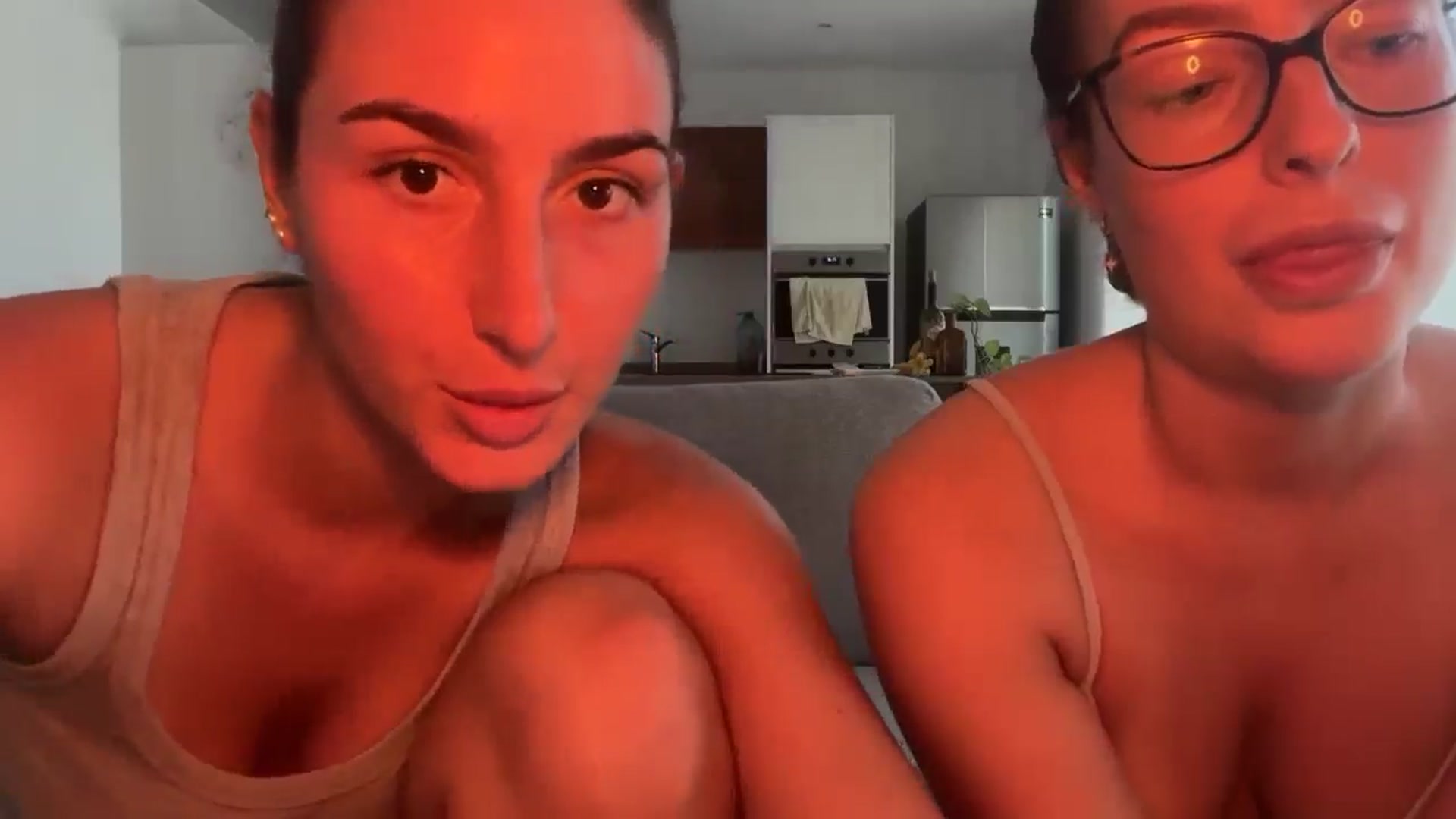 Gallery image thumbnail from Kikiii_xx's myfreecams stream on, 02/22/2025, 20:29 image 5 of 20