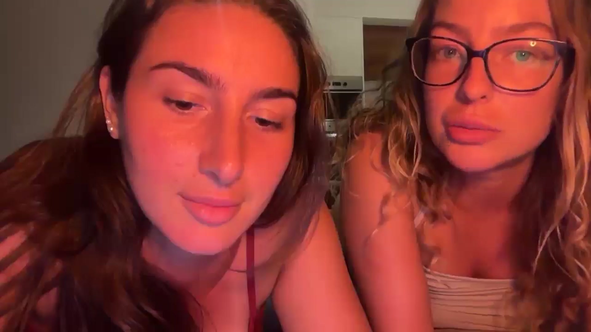 Gallery image thumbnail from Kikiii_xx's myfreecams stream on, 02/26/2025, 24:24 image 20 of 20