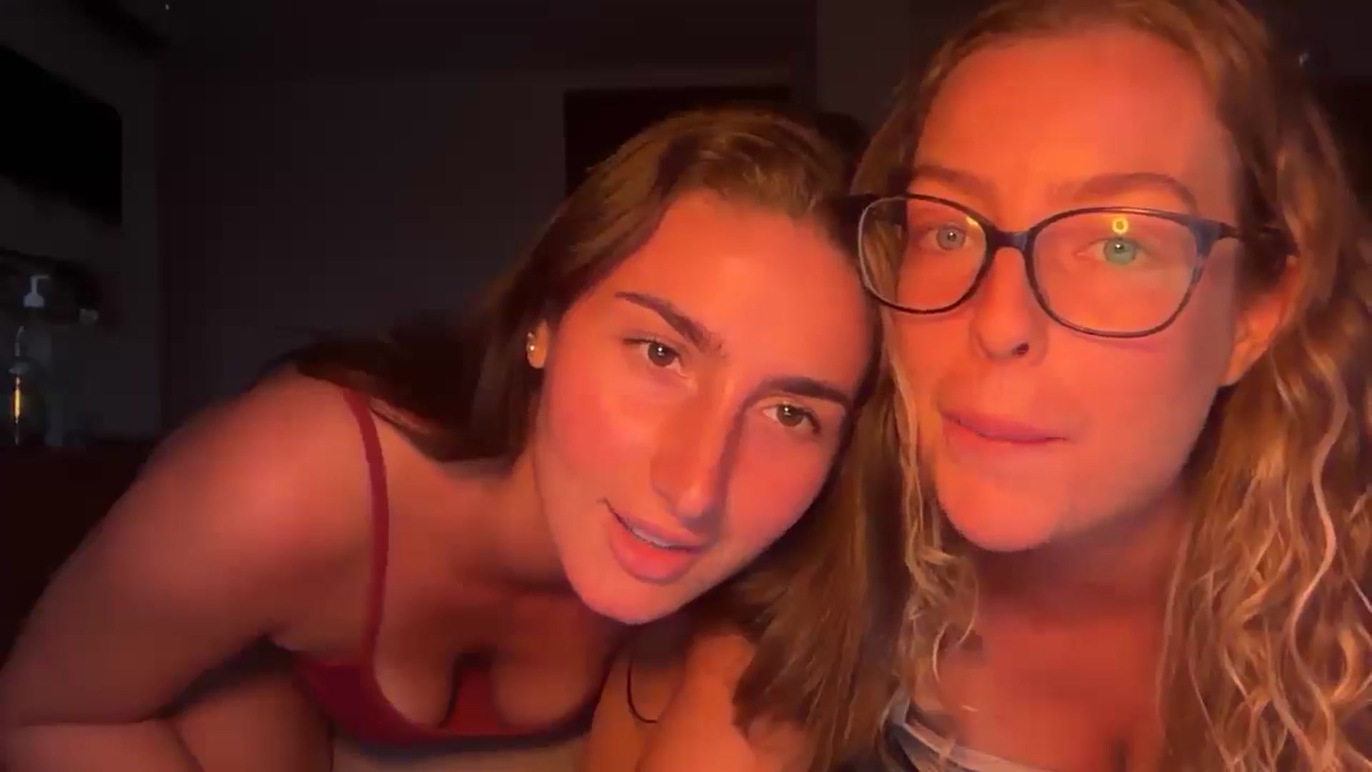 Gallery image thumbnail from Kikiii_xx's myfreecams stream on, 02/26/2025, 24:24 image 4 of 20