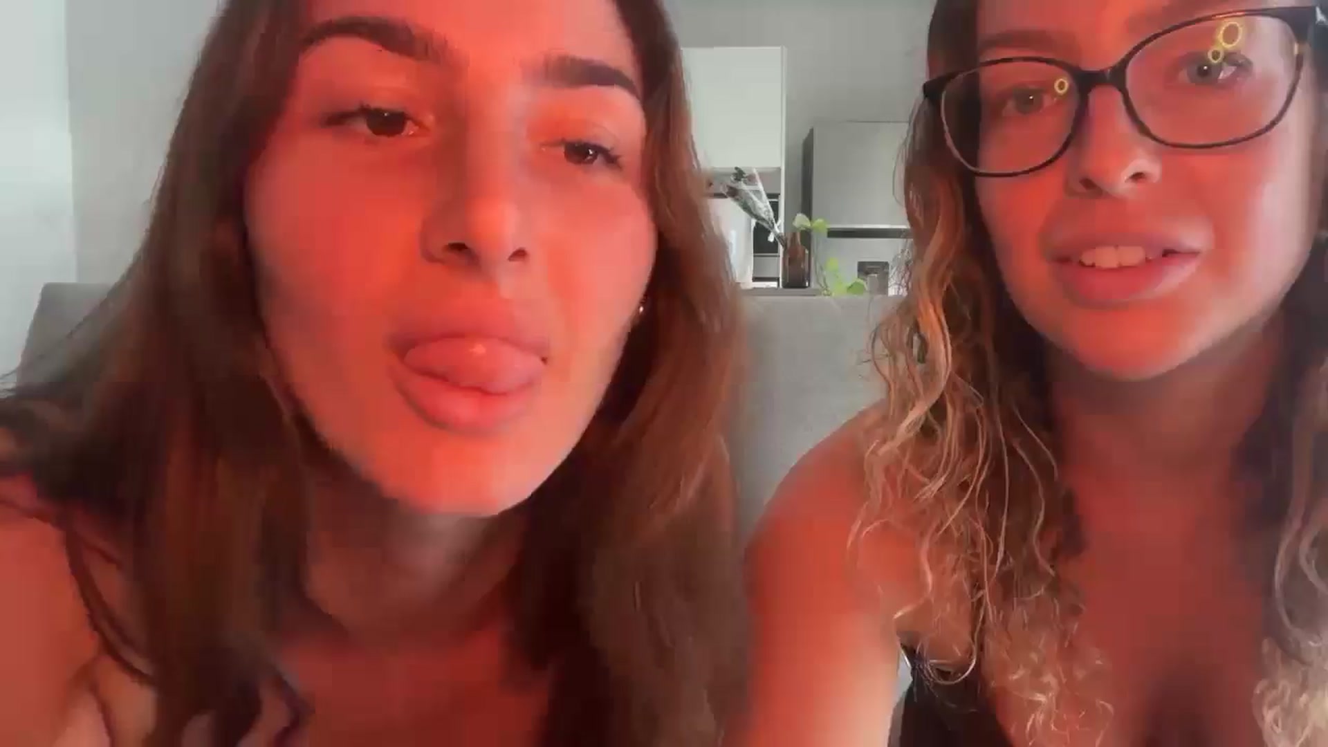 Gallery image thumbnail from Kikiii_xx's myfreecams stream on, 03/02/2025, 19:09 image 6 of 20