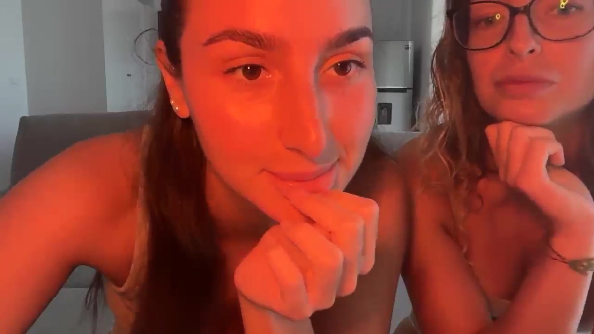 Gallery image thumbnail from Kikiii_xx's myfreecams stream on, 03/06/2025, 19:37 image 12 of 20