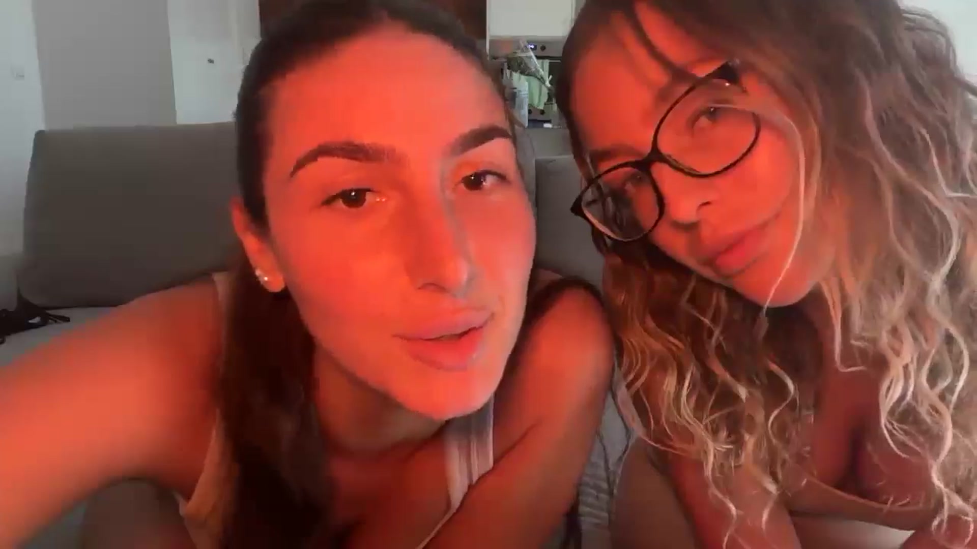 Gallery image thumbnail from Kikiii_xx's myfreecams stream on, 03/06/2025, 22:52 image 20 of 20