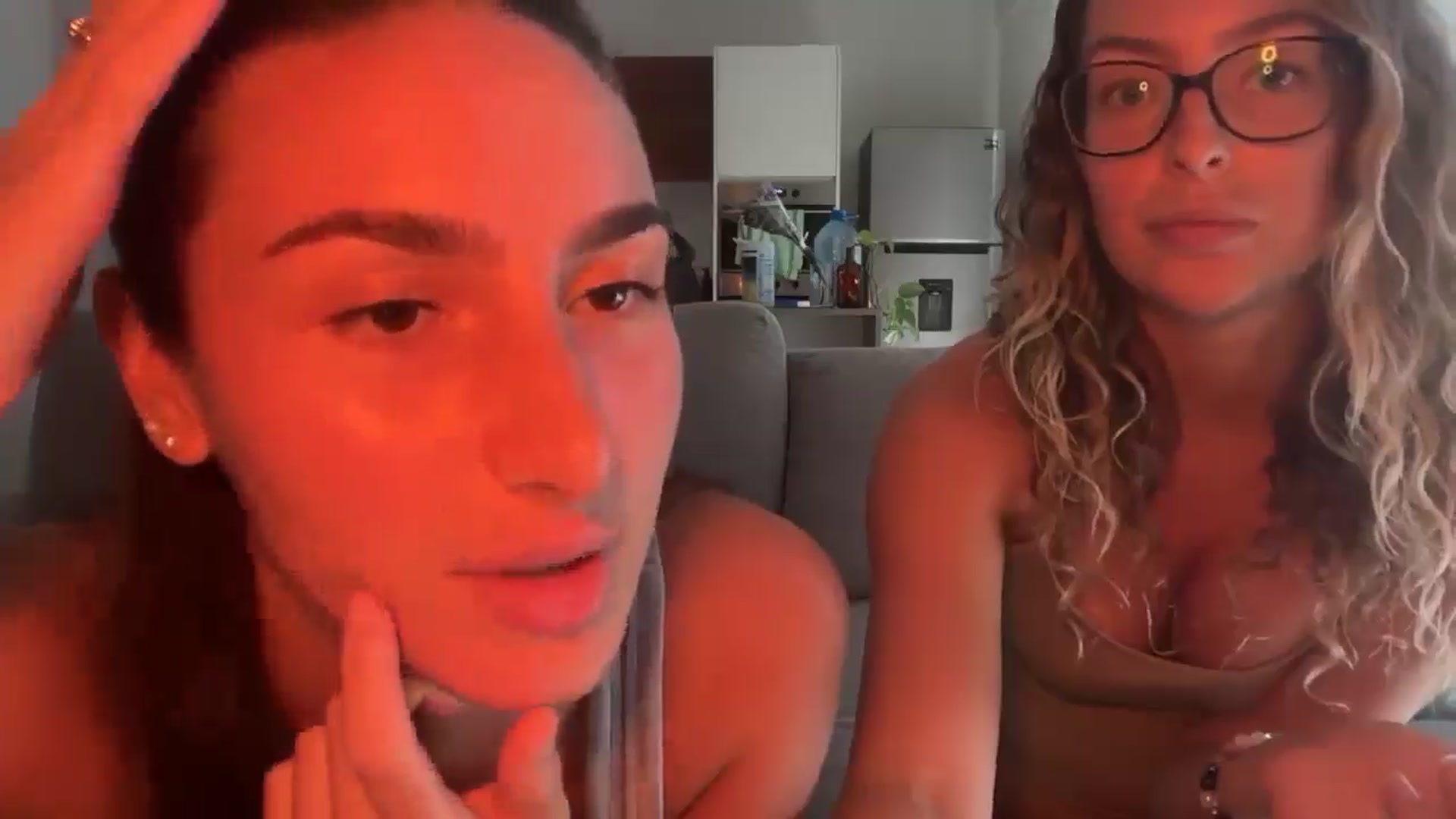 Gallery image thumbnail from Kikiii_xx's myfreecams stream on, 03/06/2025, 22:52 image 18 of 20