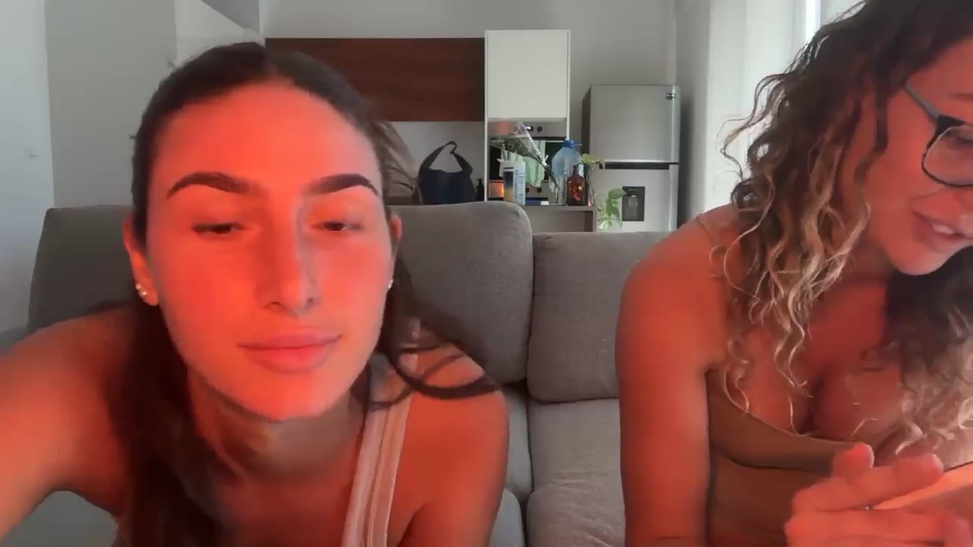 Gallery image thumbnail from Kikiii_xx's myfreecams stream on, 03/06/2025, 22:52 image 19 of 20