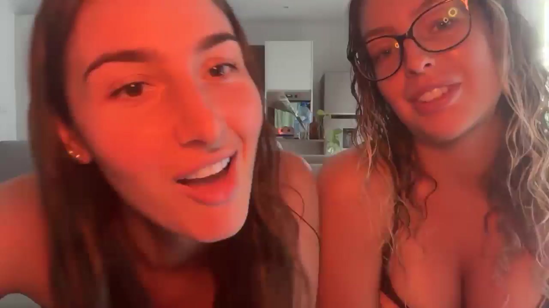Gallery image thumbnail from Kikiii_xx's myfreecams stream on, 03/07/2025, 18:22 image 1 of 20