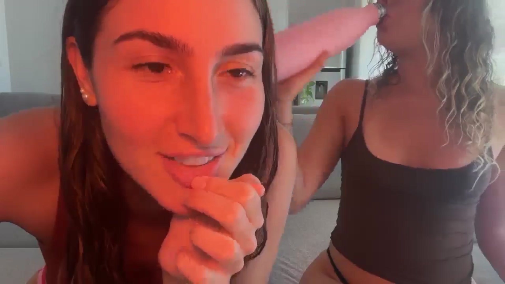 Gallery image thumbnail from Kikiii_xx's myfreecams stream on, 03/07/2025, 18:22 image 7 of 20