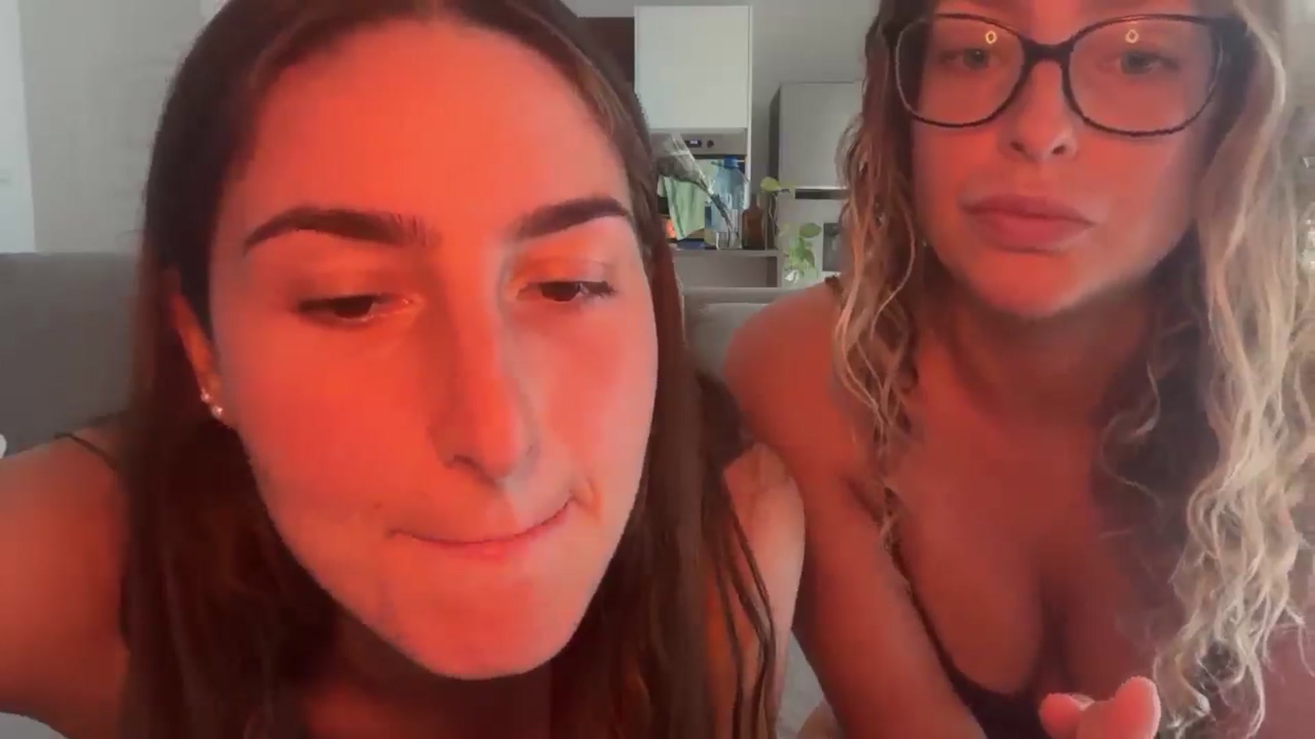 Gallery image thumbnail from Kikiii_xx's myfreecams stream on, 03/07/2025, 19:08 image 14 of 20
