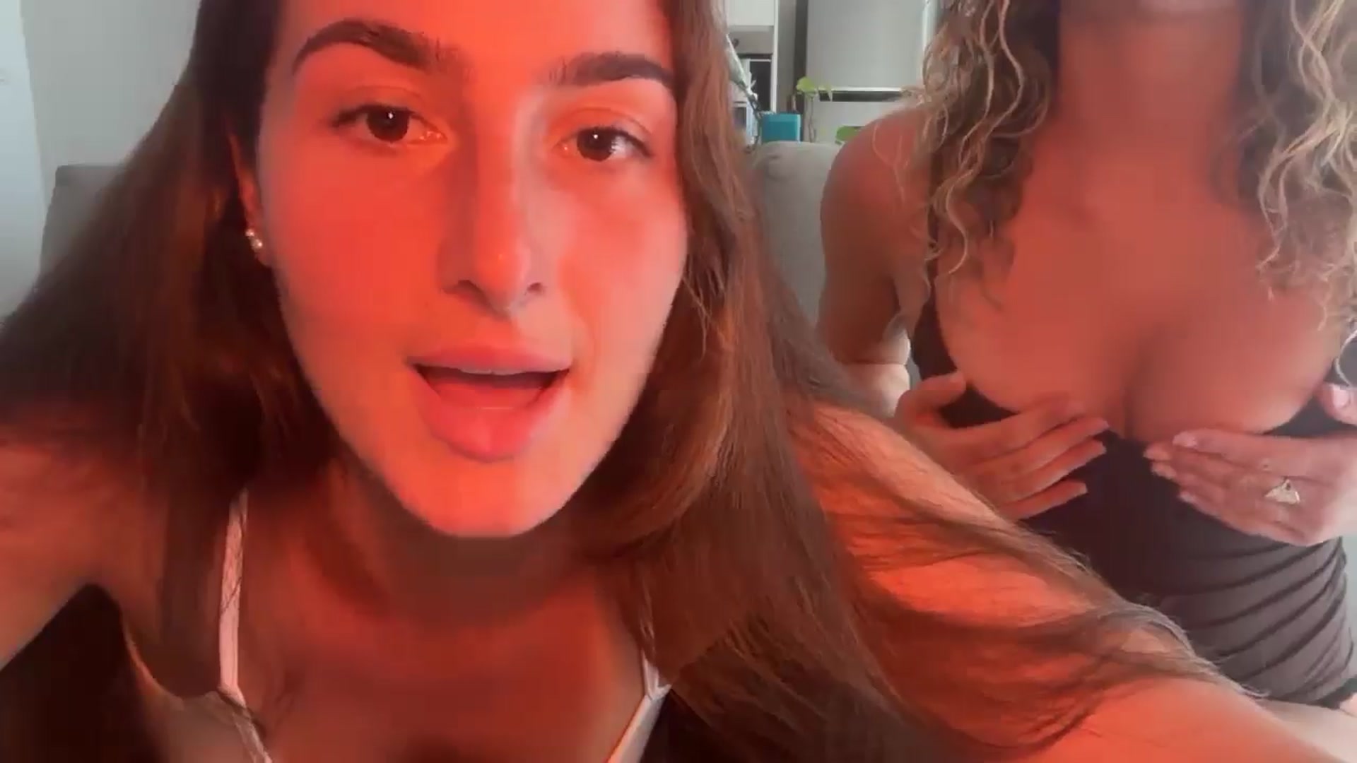 Gallery image thumbnail from Kikiii_xx's myfreecams stream on, 03/08/2025, 19:39 image 17 of 20