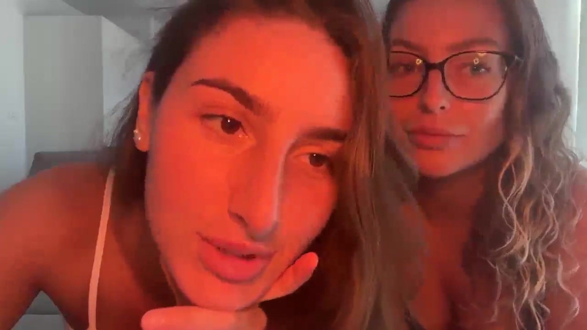 Gallery image thumbnail from Kikiii_xx's myfreecams stream on, 03/08/2025, 19:39 image 7 of 20