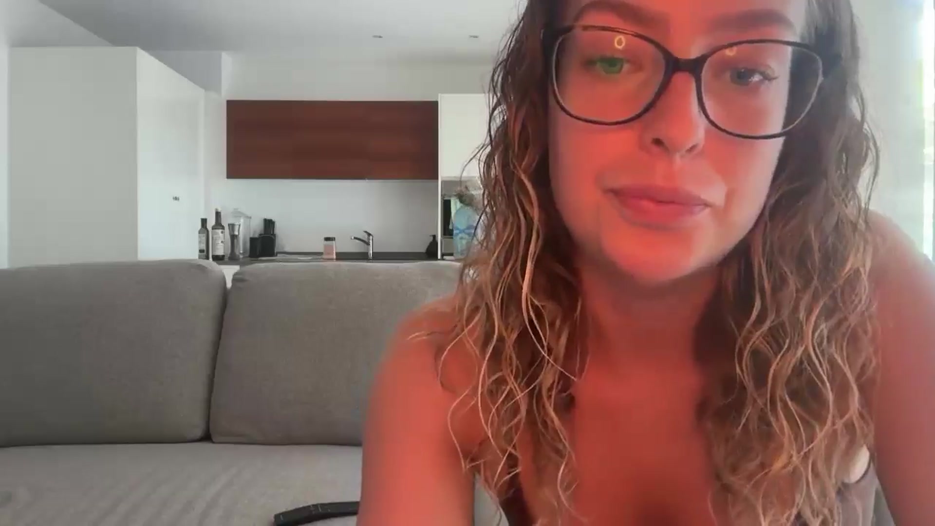 Gallery image thumbnail from Kikiii_xx's myfreecams stream on, 03/09/2025, 18:09 image 6 of 20