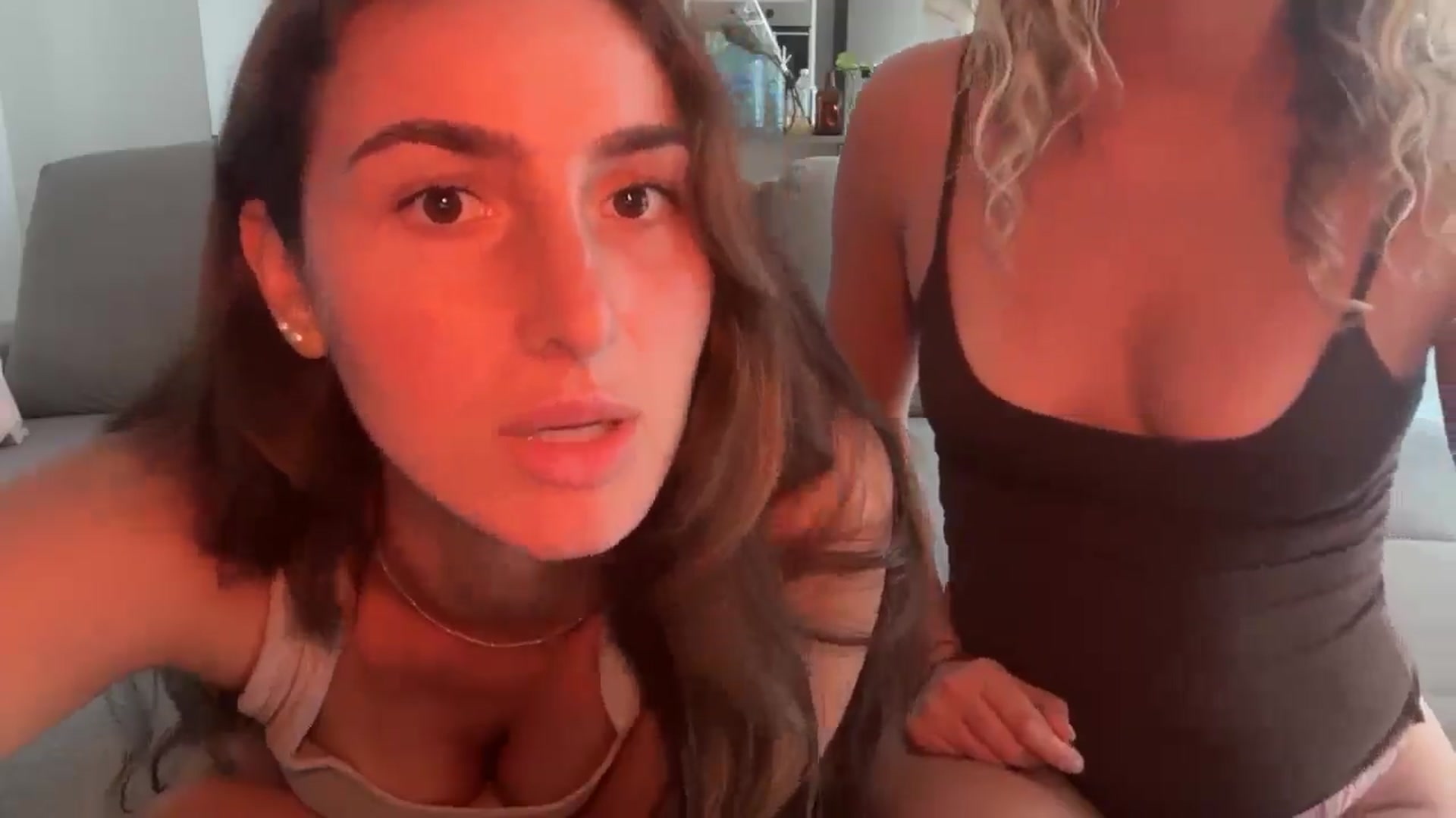Gallery image thumbnail from Kikiii_xx's myfreecams stream on, 03/09/2025, 20:30 image 18 of 20