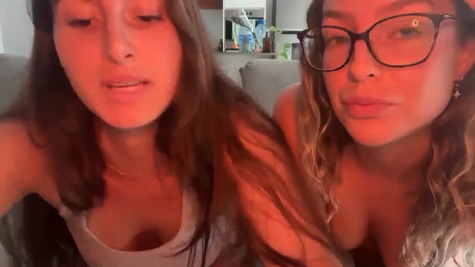Gallery image thumbnail from Kikiii_xx's myfreecams stream on, 03/09/2025, 22:44 image 6 of 20