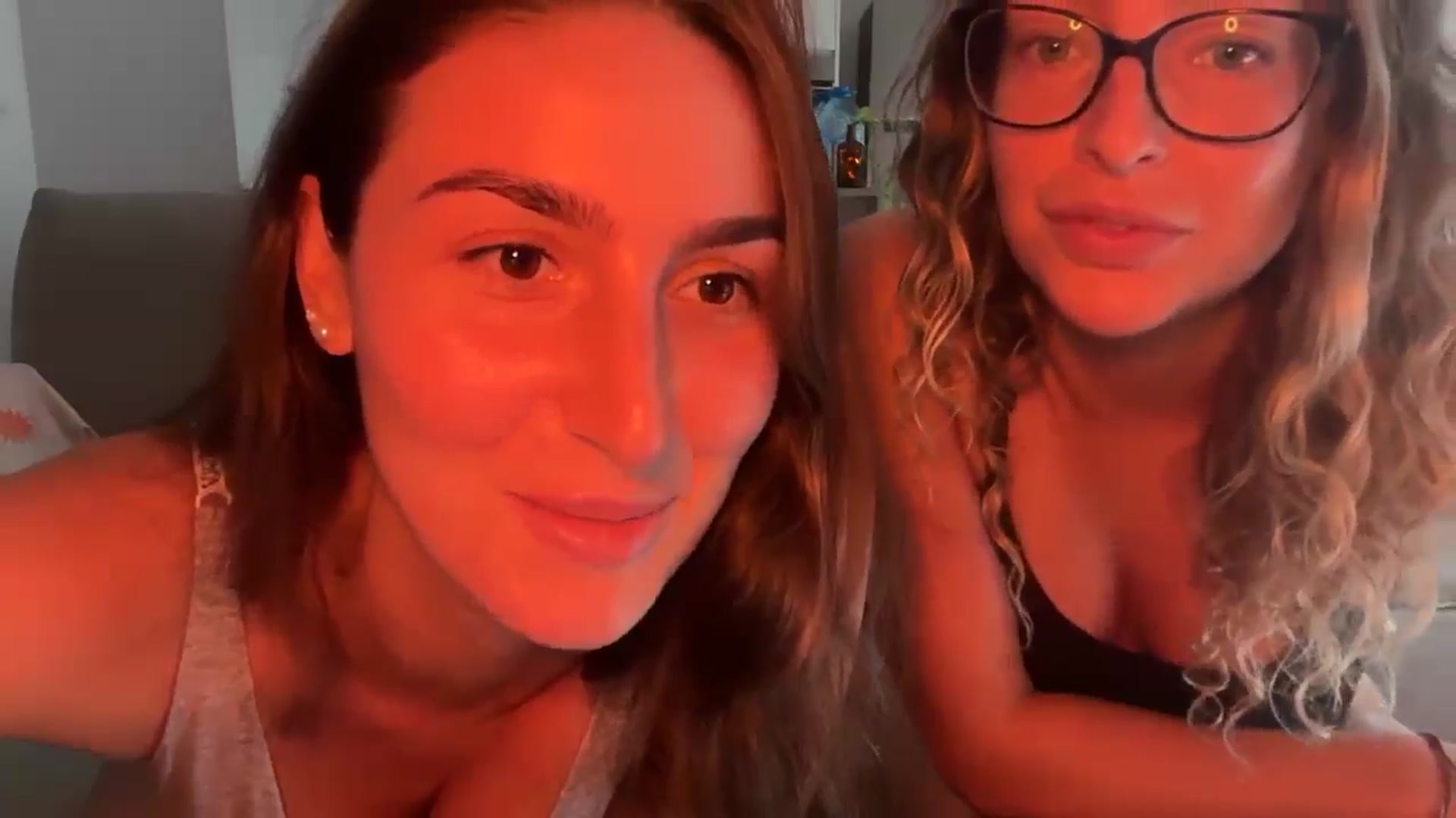 Gallery image thumbnail from Kikiii_xx's myfreecams stream on, 03/10/2025, 18:54 image 16 of 20