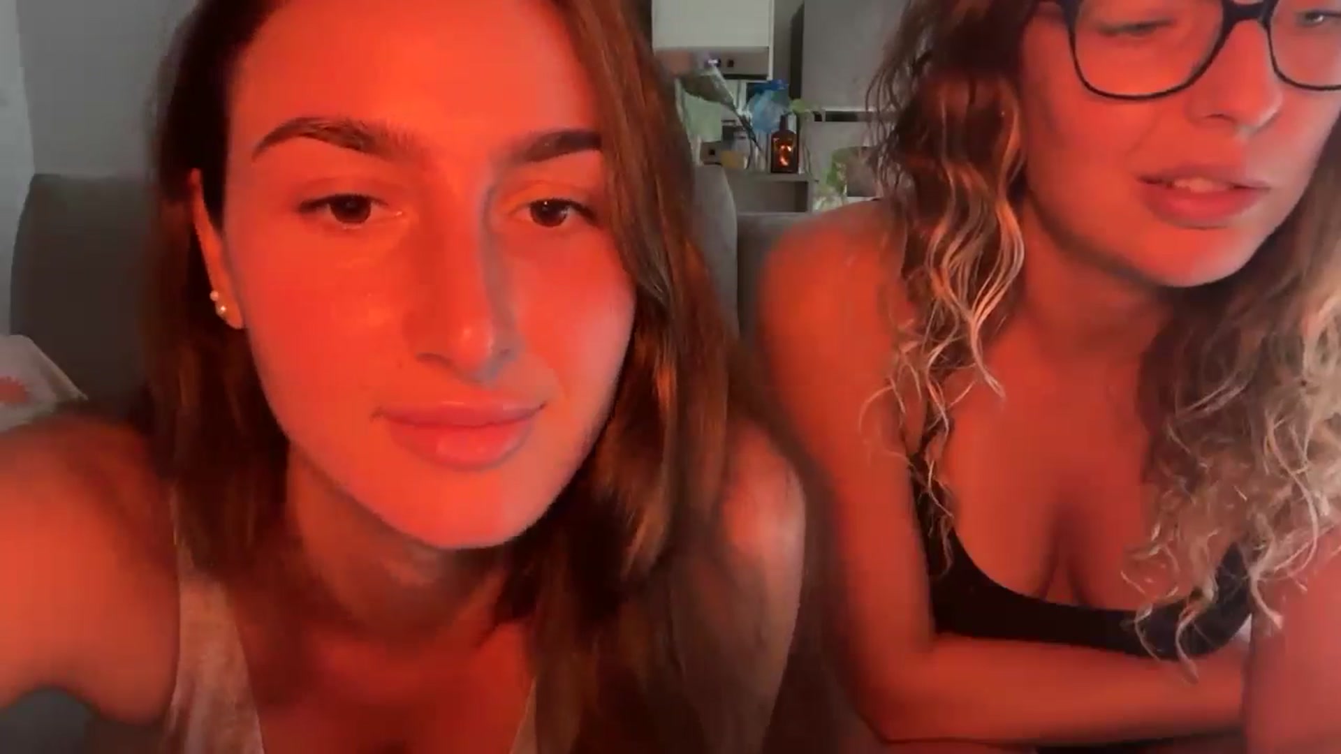 Gallery image thumbnail from Kikiii_xx's myfreecams stream on, 03/10/2025, 18:54 image 18 of 20
