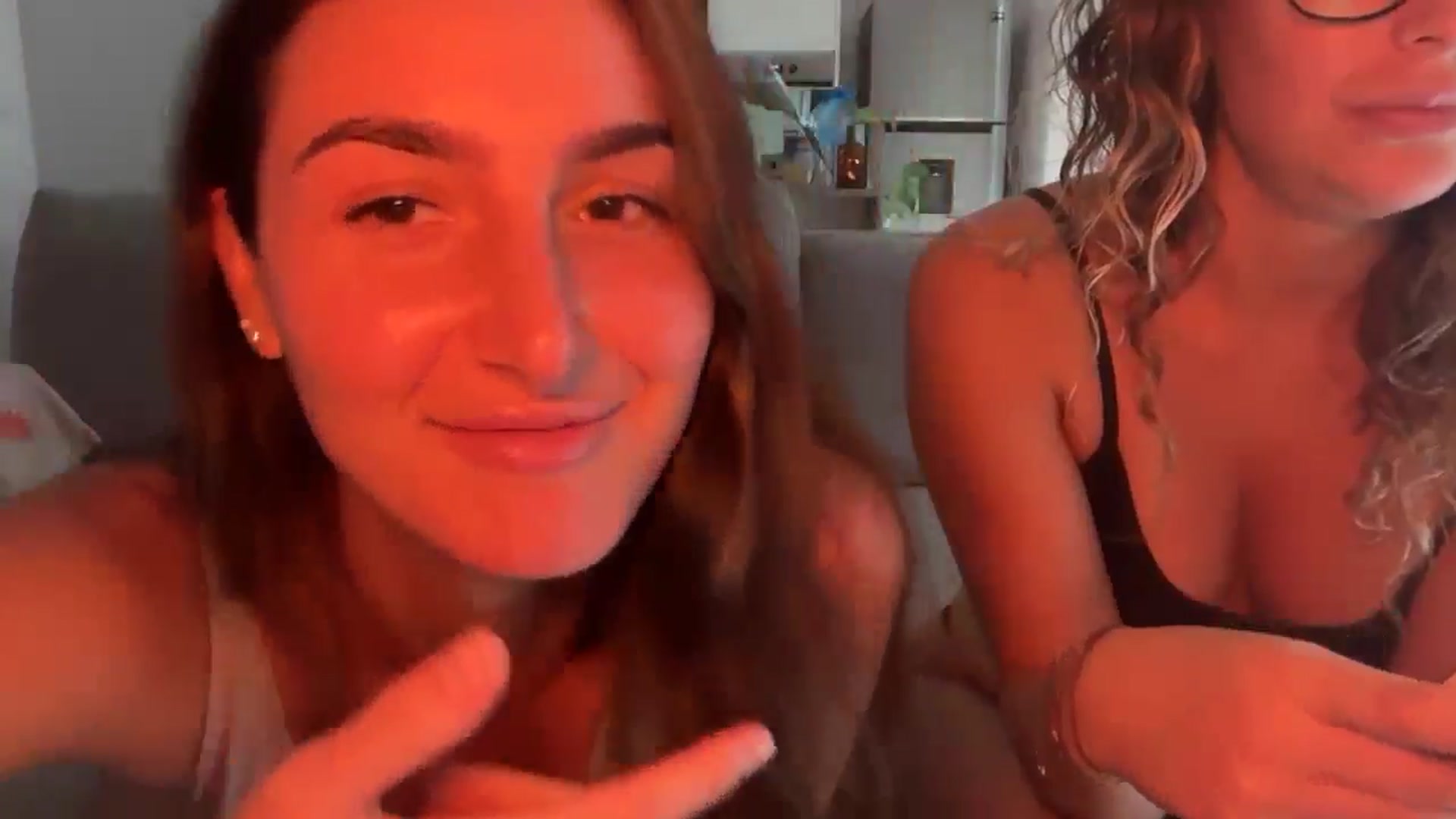 Gallery image thumbnail from Kikiii_xx's myfreecams stream on, 03/10/2025, 18:54 image 14 of 20