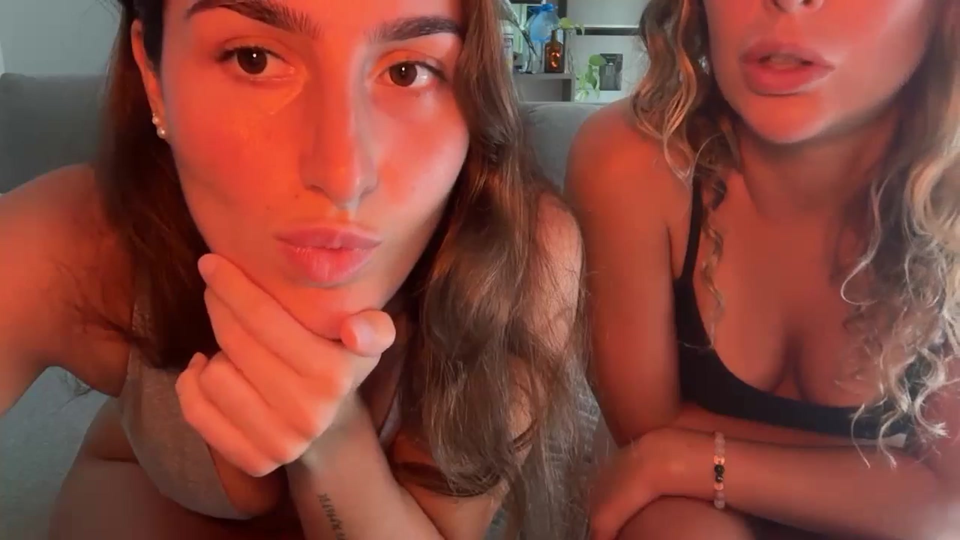 Gallery image thumbnail from Kikiii_xx's myfreecams stream on, 03/10/2025, 19:48 image 6 of 20