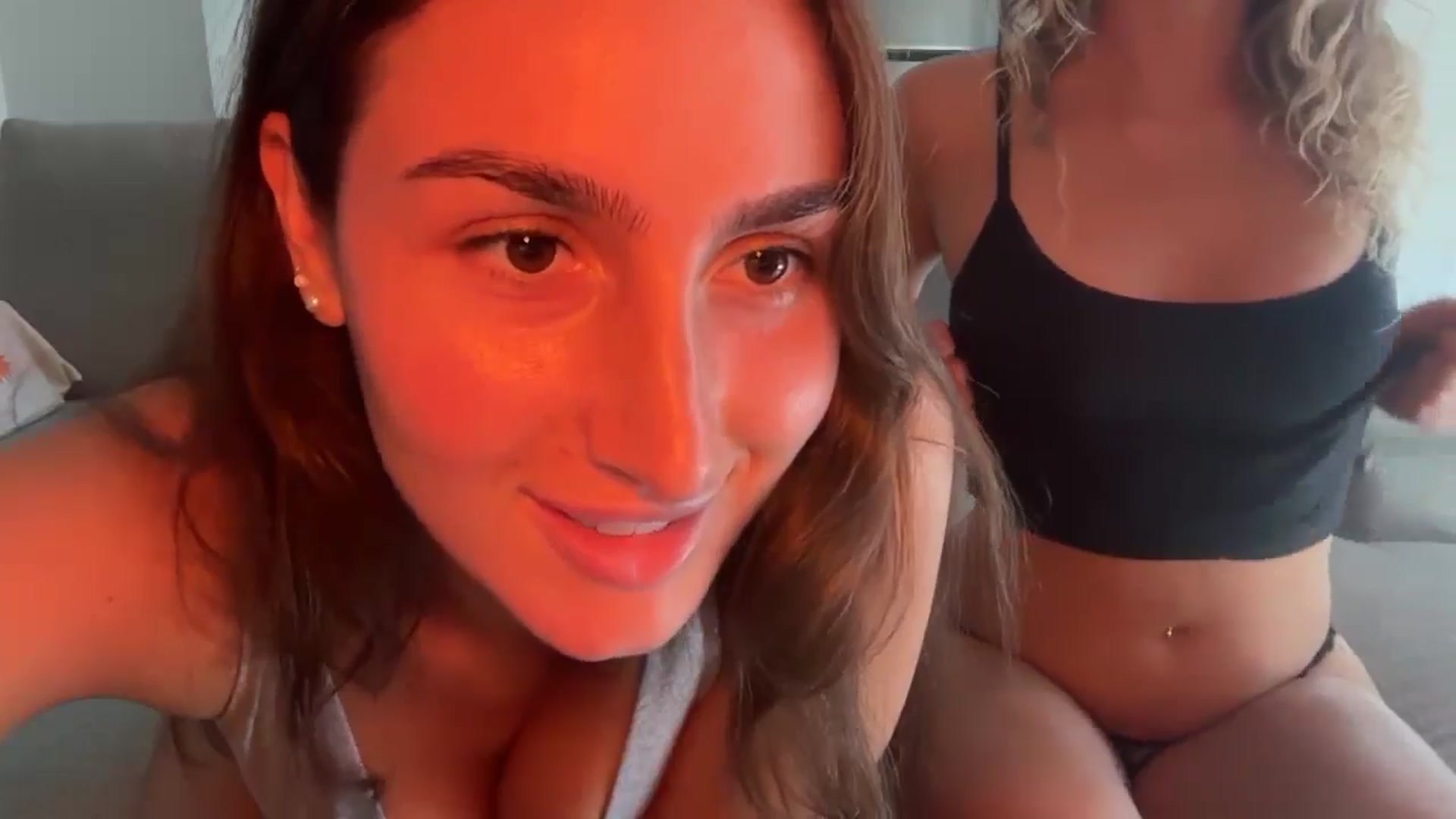 Gallery image thumbnail from Kikiii_xx's myfreecams stream on, 03/10/2025, 19:48 image 12 of 20