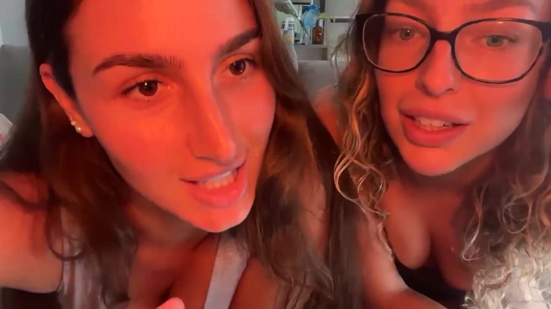Gallery image thumbnail from Kikiii_xx's myfreecams stream on, 03/10/2025, 19:48 image 14 of 20