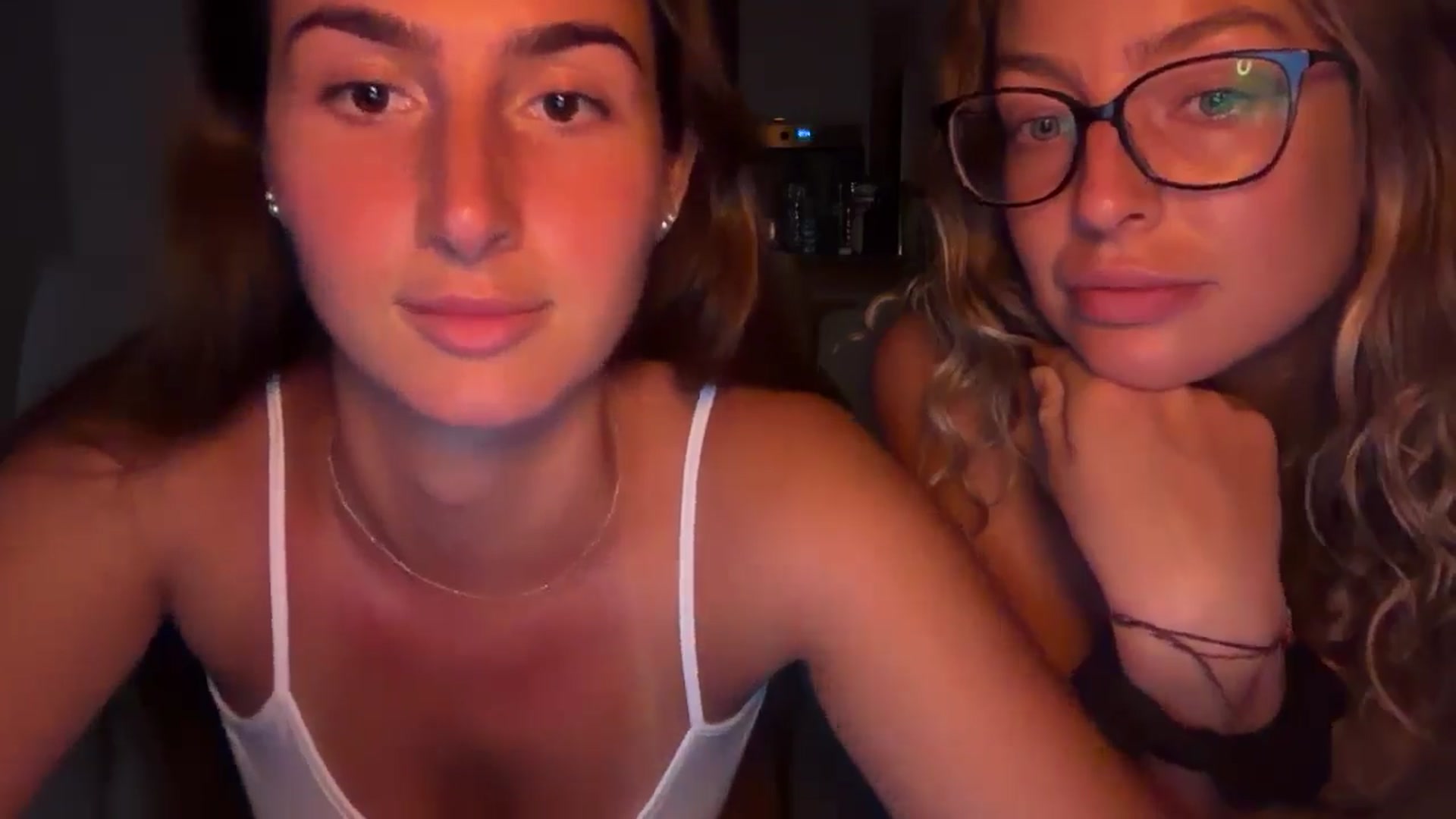 Gallery image thumbnail from Kikiii_xx's myfreecams stream on, 03/12/2025, 01:57 image 19 of 20