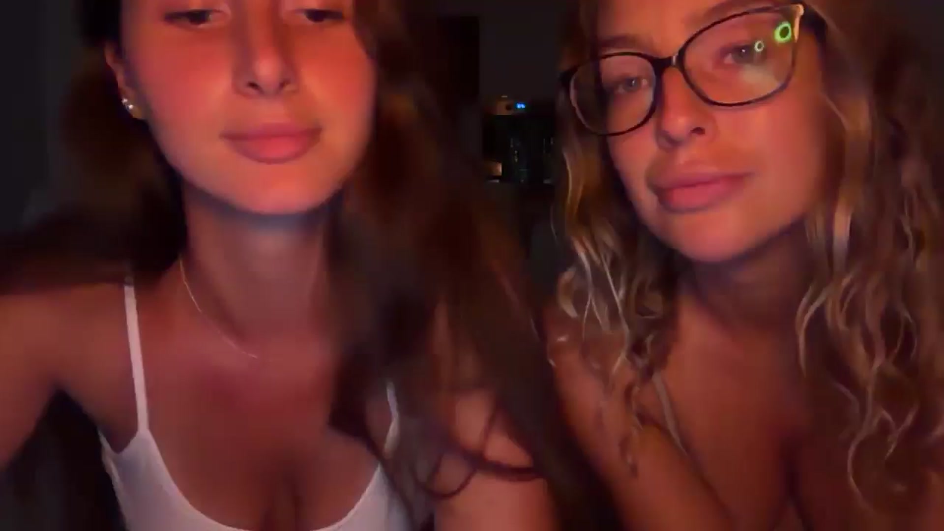 Gallery image thumbnail from Kikiii_xx's myfreecams stream on, 03/12/2025, 01:57 image 4 of 20