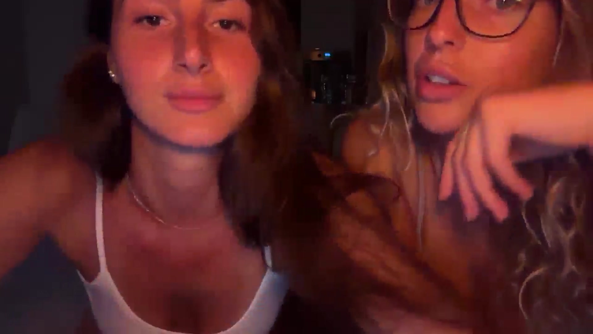 Gallery image thumbnail from Kikiii_xx's myfreecams stream on, 03/12/2025, 01:57 image 12 of 20