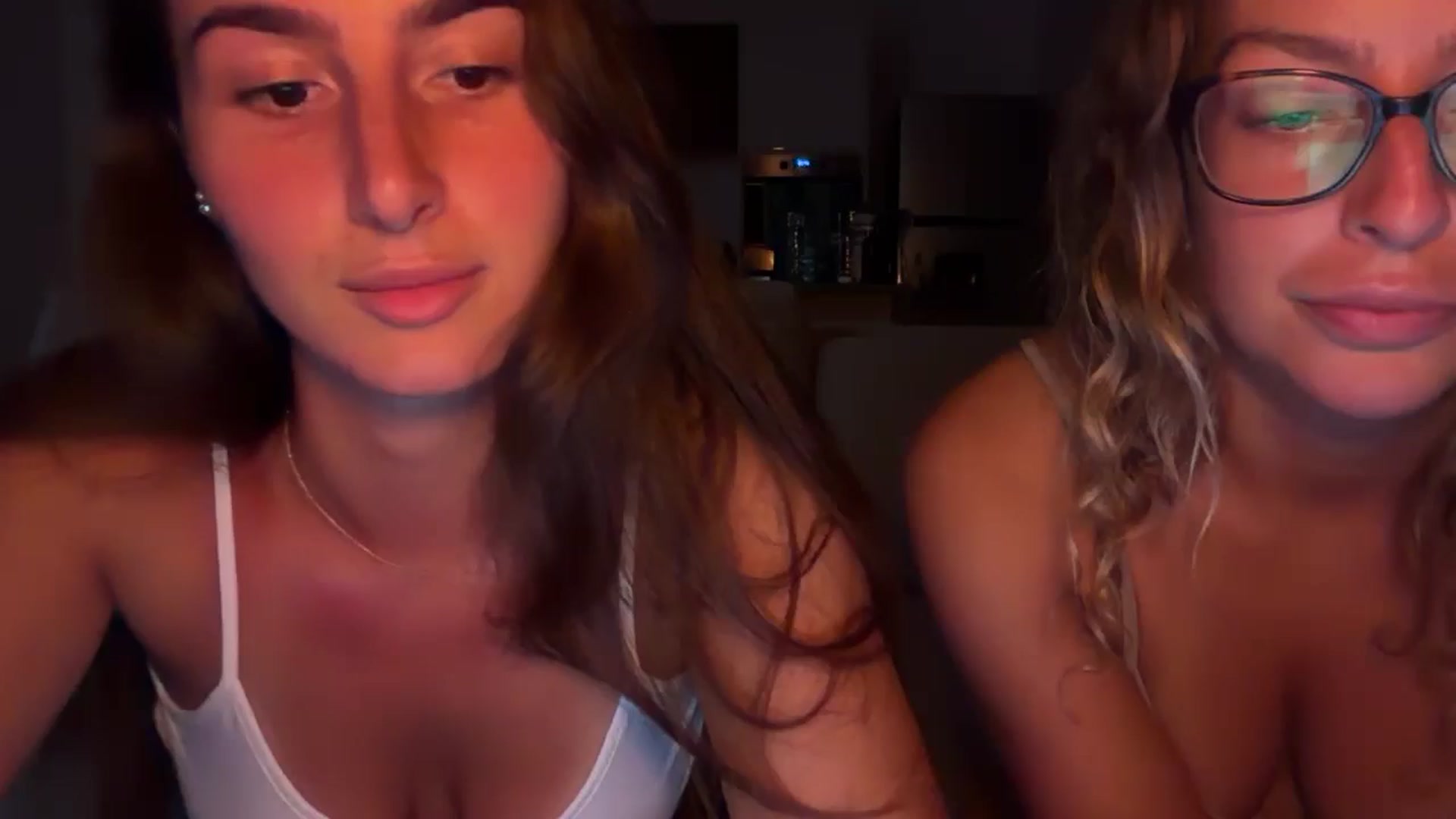 Gallery image thumbnail from Kikiii_xx's myfreecams stream on, 03/12/2025, 01:57 image 1 of 20