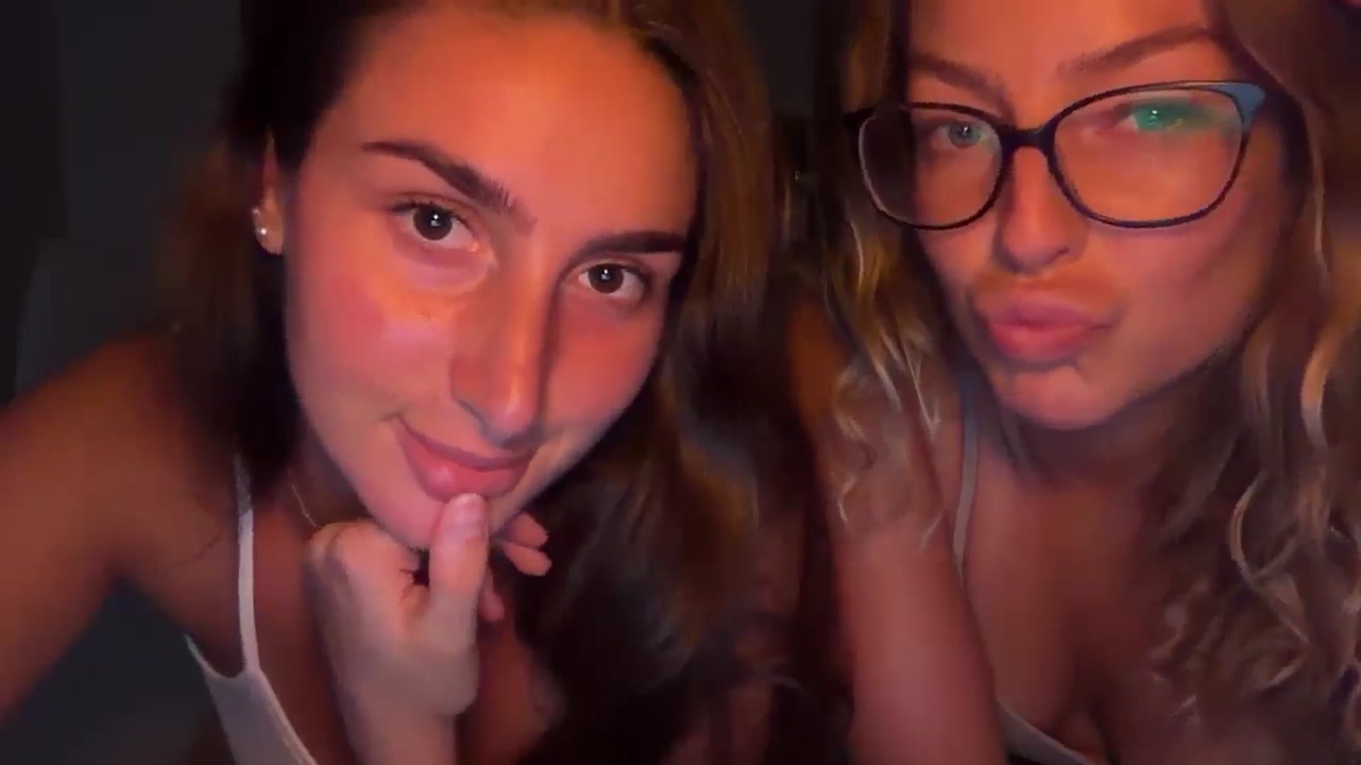 Gallery image thumbnail from Kikiii_xx's myfreecams stream on, 03/12/2025, 01:57 image 13 of 20