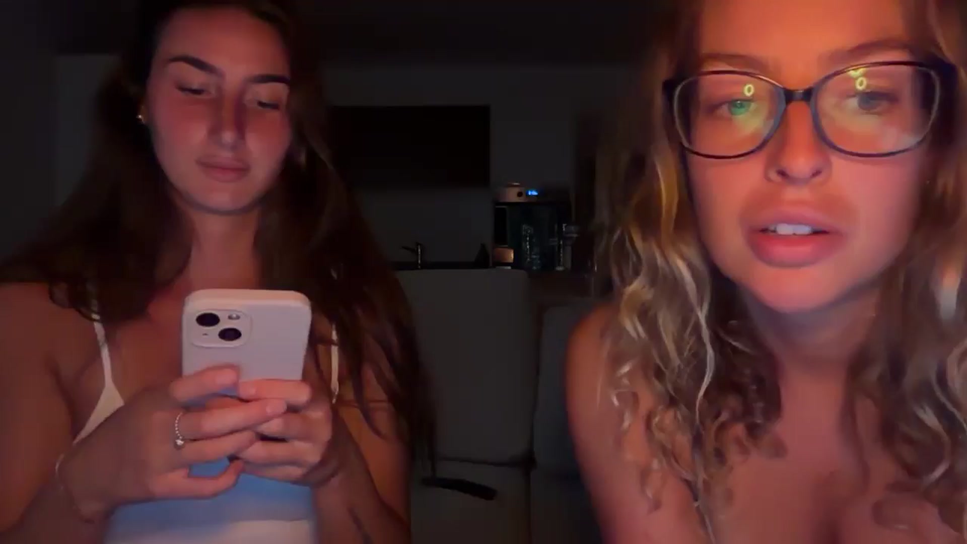 Gallery image thumbnail from Kikiii_xx's myfreecams stream on, 03/12/2025, 02:49 image 1 of 20