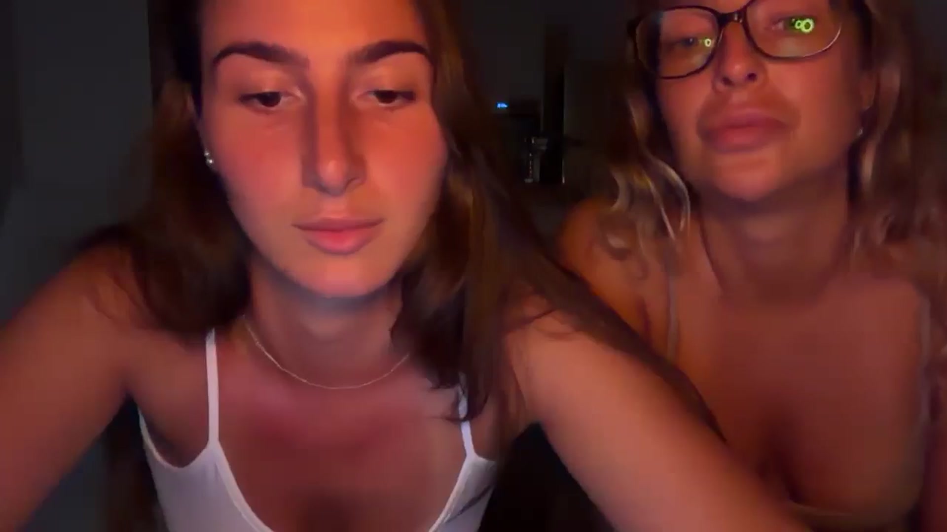 Gallery image thumbnail from Kikiii_xx's myfreecams stream on, 03/12/2025, 02:49 image 15 of 20