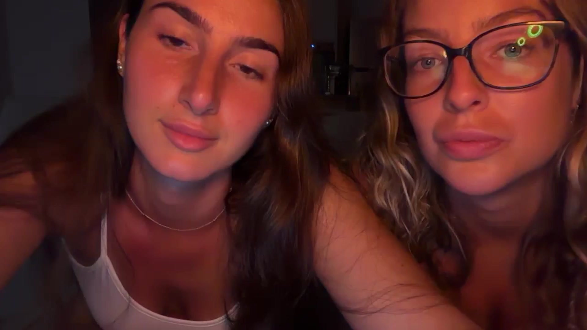 Gallery image thumbnail from Kikiii_xx's myfreecams stream on, 03/12/2025, 02:49 image 13 of 20