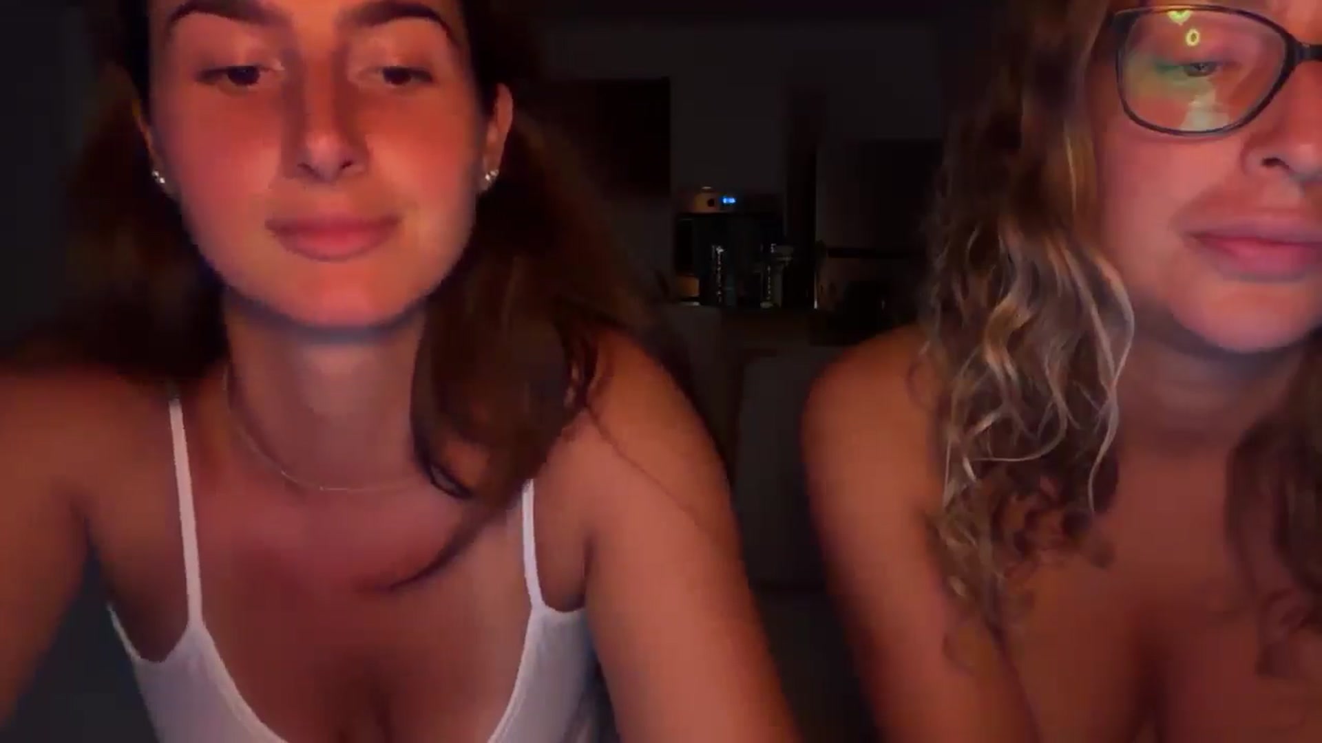 Gallery image thumbnail from Kikiii_xx's myfreecams stream on, 03/12/2025, 02:49 image 3 of 20