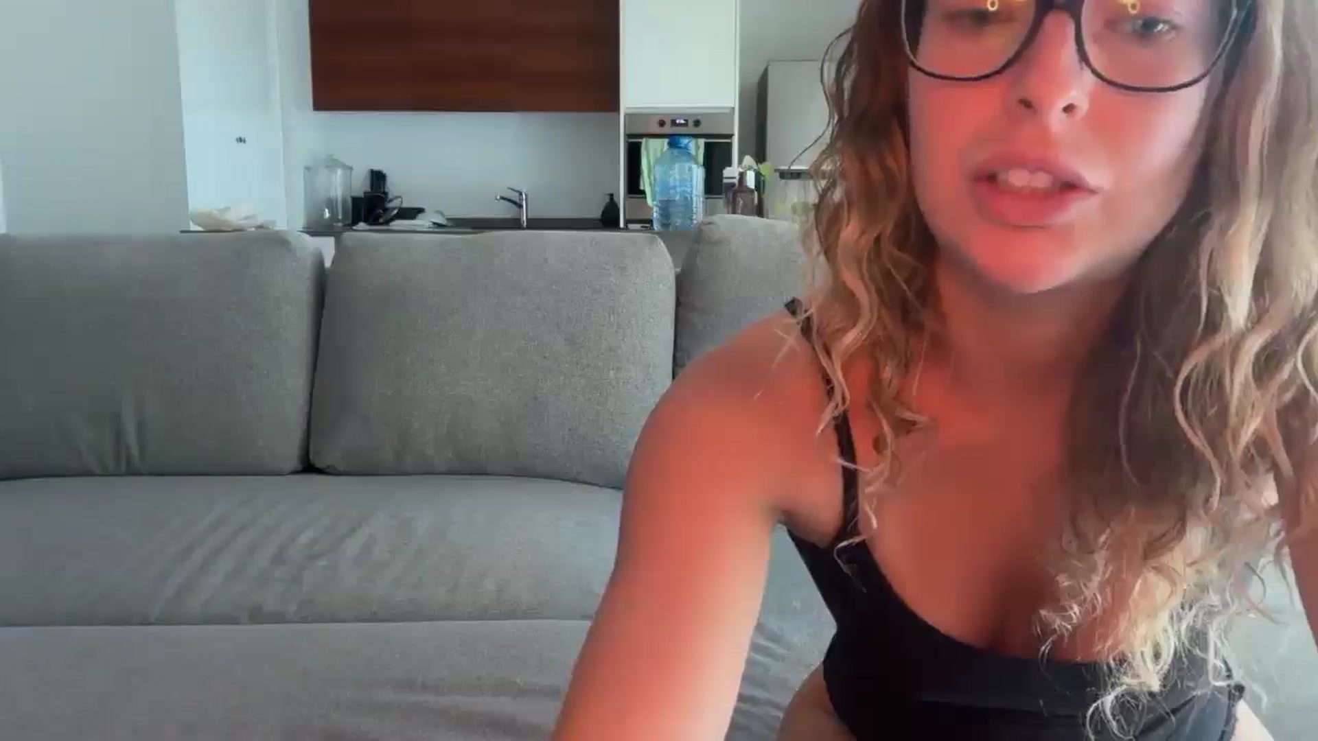 Gallery image thumbnail from Kikiii_xx's myfreecams stream on, 03/12/2025, 18:12 image 13 of 20