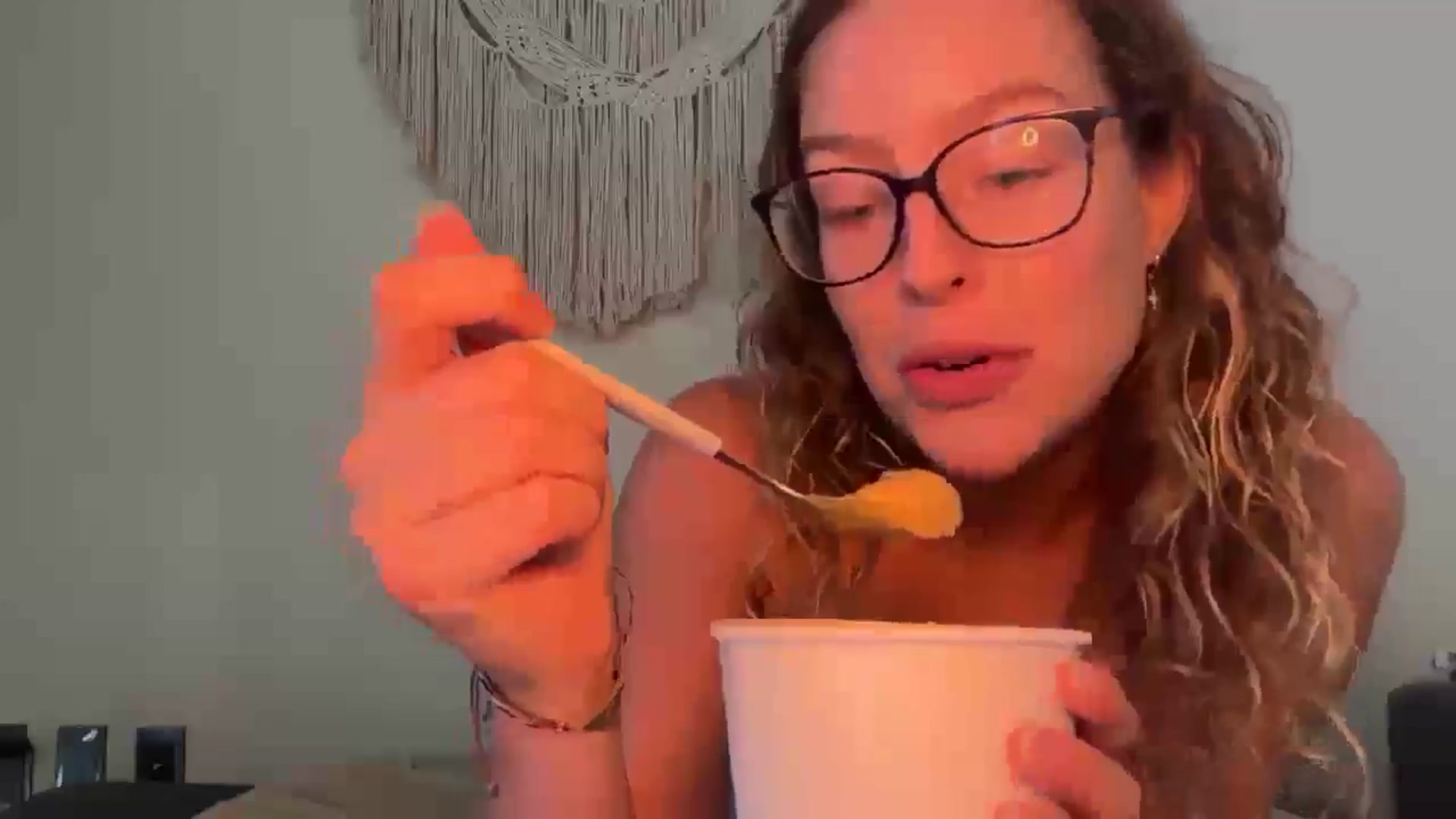 Gallery image thumbnail from Kikiii_xx's myfreecams stream on, 03/18/2025, 22:12 image 13 of 20