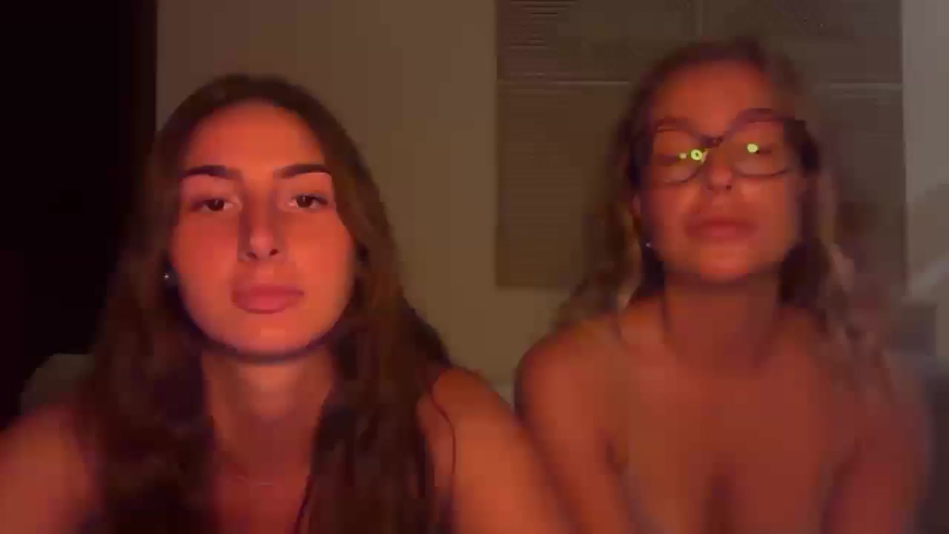 Gallery image thumbnail from Kikiii_xx's myfreecams stream on, 04/08/2025, 24:51 image 16 of 20