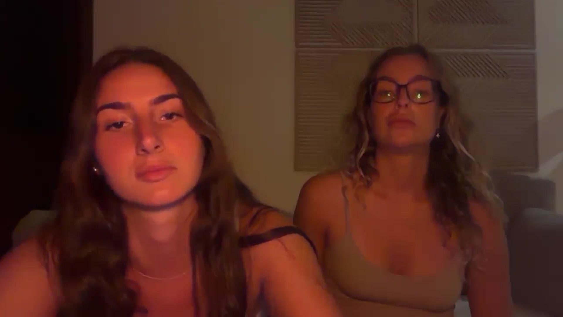 Gallery image thumbnail from Kikiii_xx's myfreecams stream on, 04/08/2025, 24:51 image 11 of 20