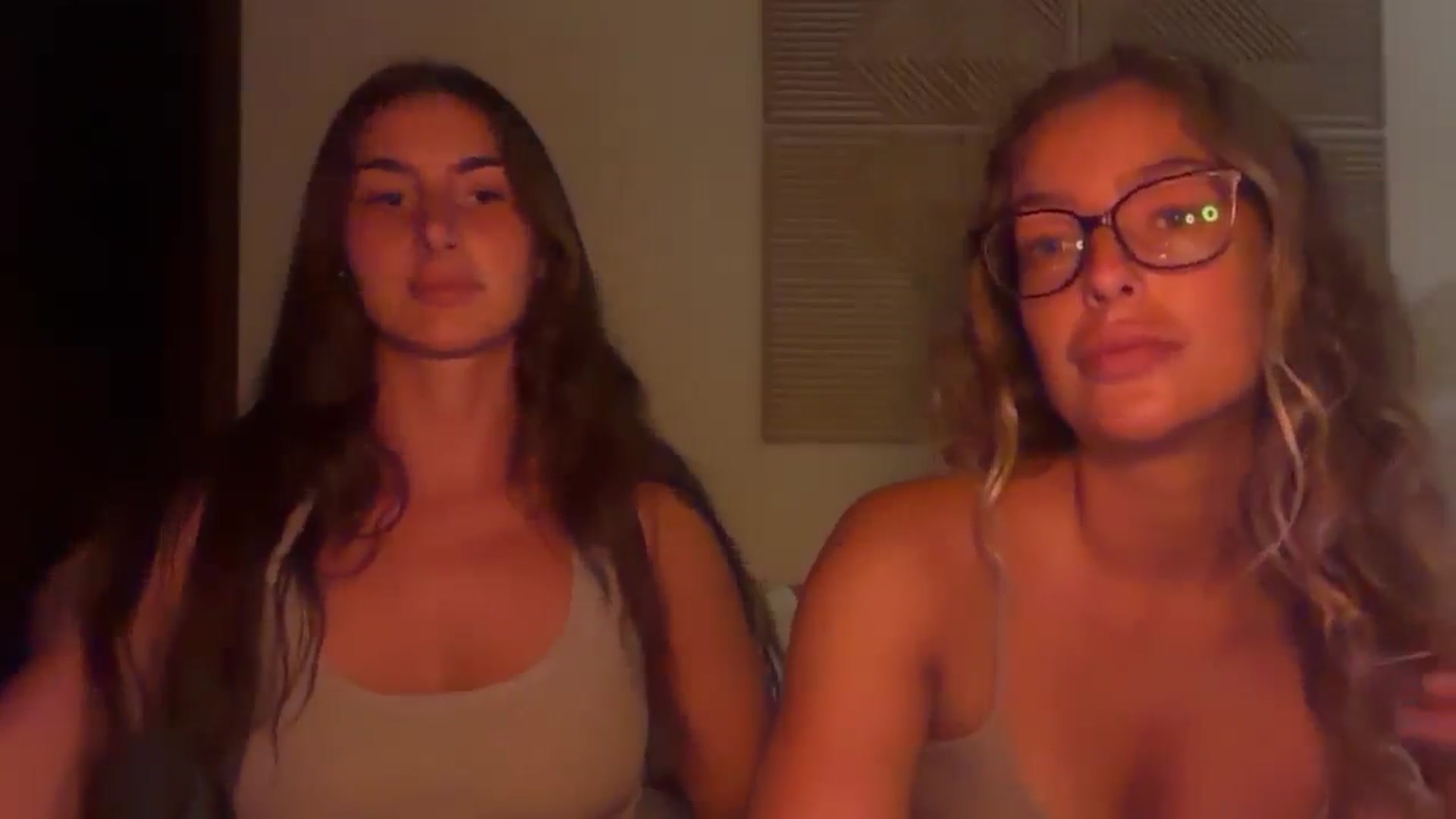 Gallery image thumbnail from Kikiii_xx's myfreecams stream on, 04/08/2025, 24:51 image 5 of 20