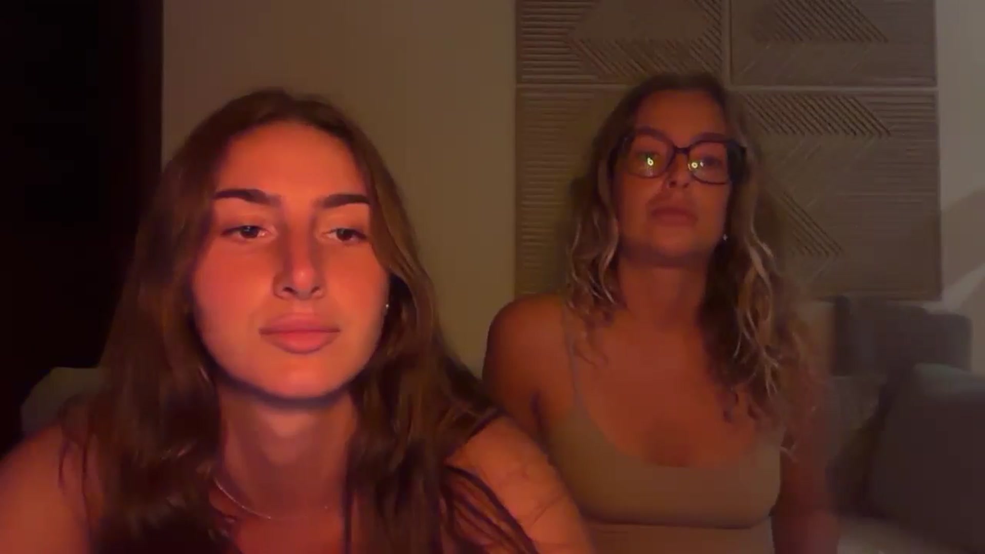 Gallery image thumbnail from Kikiii_xx's myfreecams stream on, 04/08/2025, 24:51 image 10 of 20