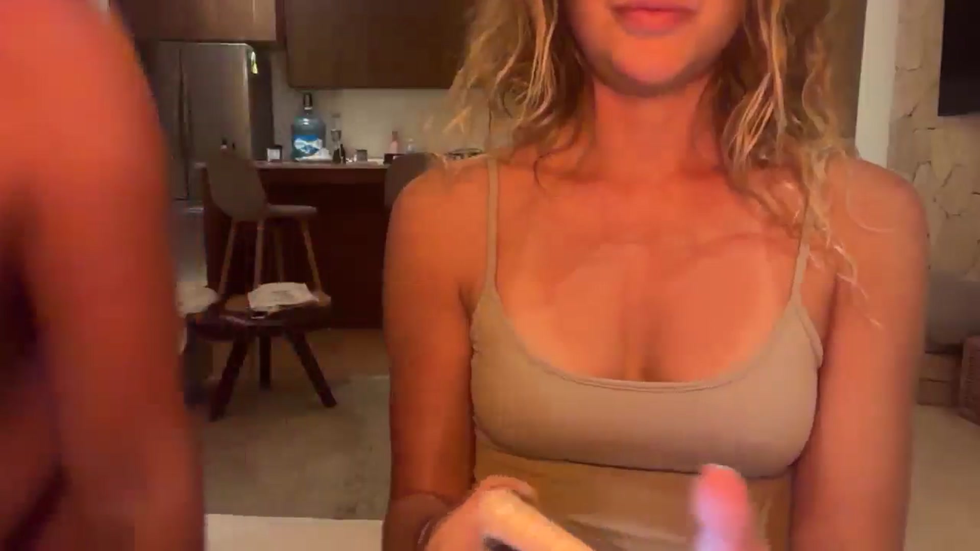 Gallery image thumbnail from Kikiii_xx's myfreecams stream on, 04/21/2025, 24:55 image 11 of 20
