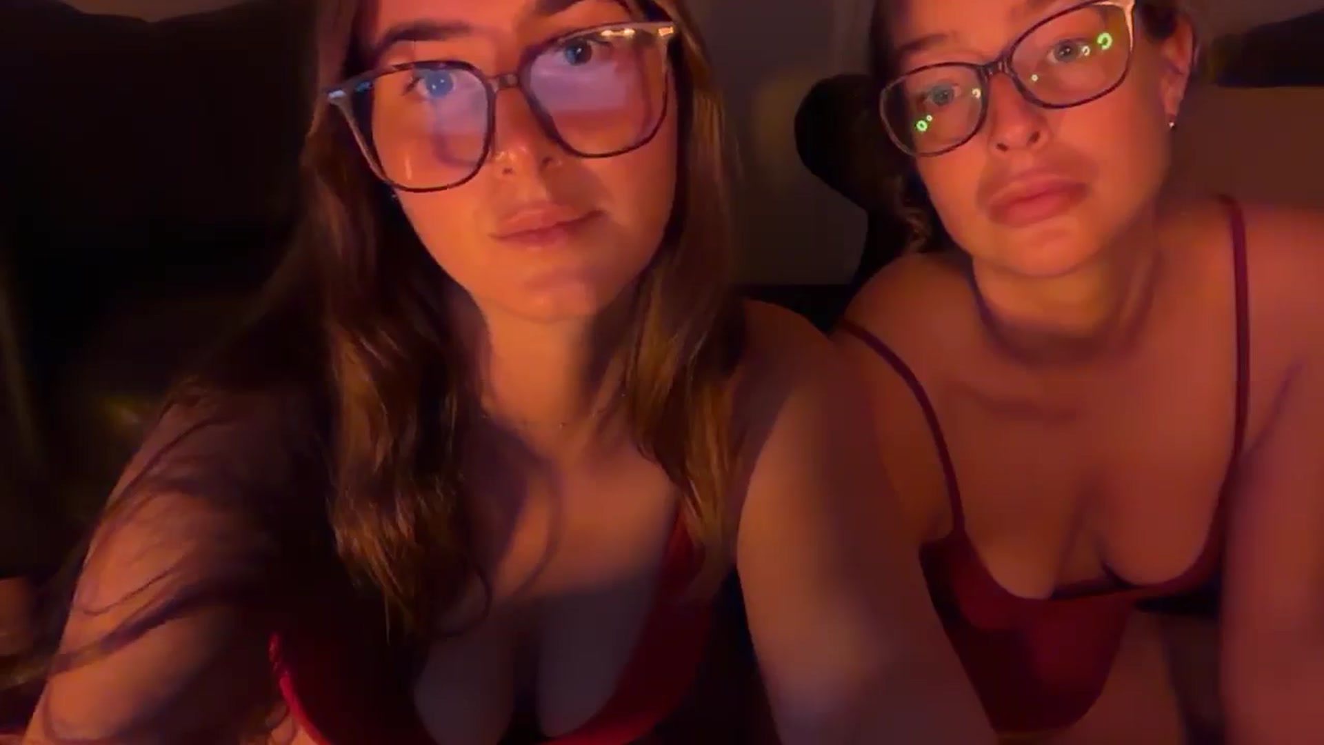 Gallery image thumbnail from Kikiii_xx's myfreecams stream on, 09/30/2025, 22:09 image 19 of 20