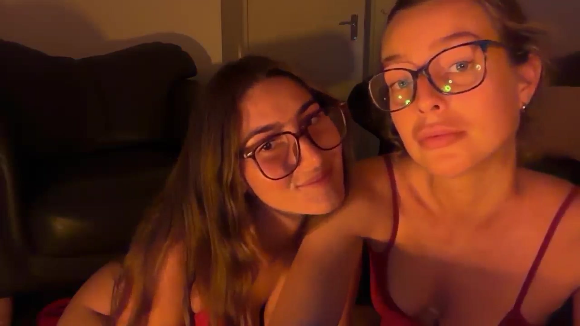 Gallery image thumbnail from Kikiii_xx's myfreecams stream on, 09/30/2025, 22:09 image 11 of 20