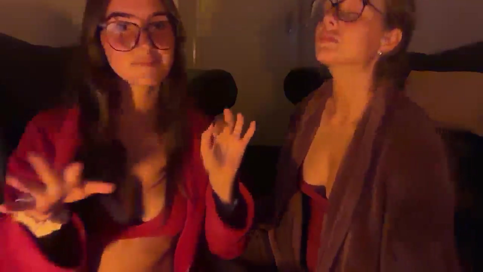 Gallery image thumbnail from Kikiii_xx's myfreecams stream on, 09/30/2025, 22:09 image 3 of 20