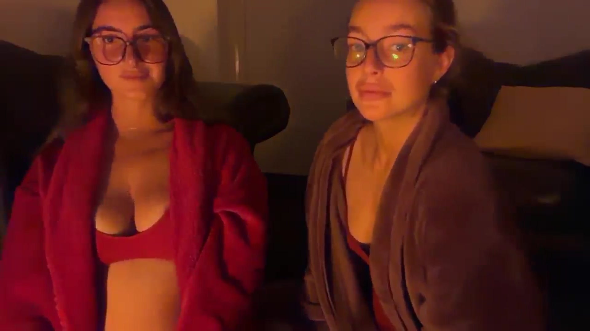 Gallery image thumbnail from Kikiii_xx's myfreecams stream on, 09/30/2025, 22:09 image 2 of 20