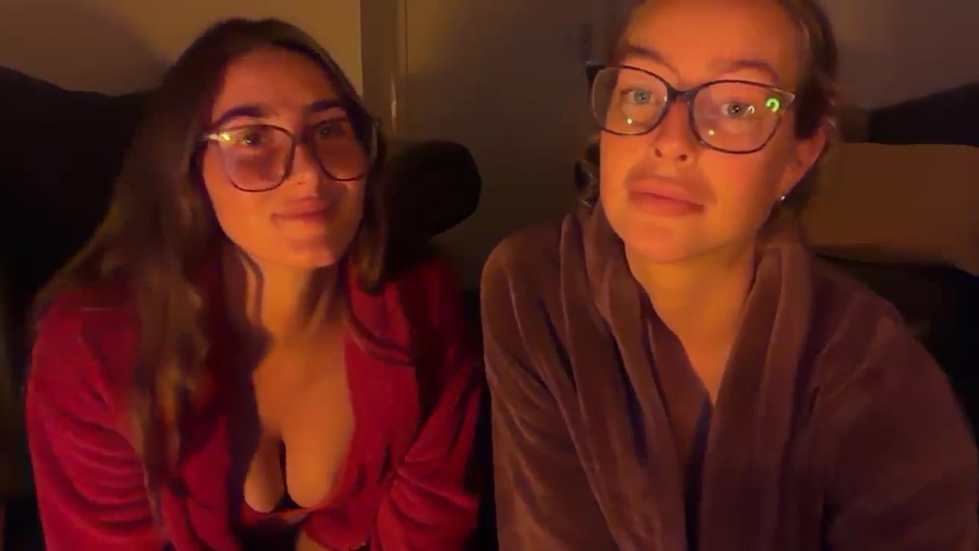 Gallery image thumbnail from Kikiii_xx's myfreecams stream on, 09/30/2025, 22:09 image 4 of 20