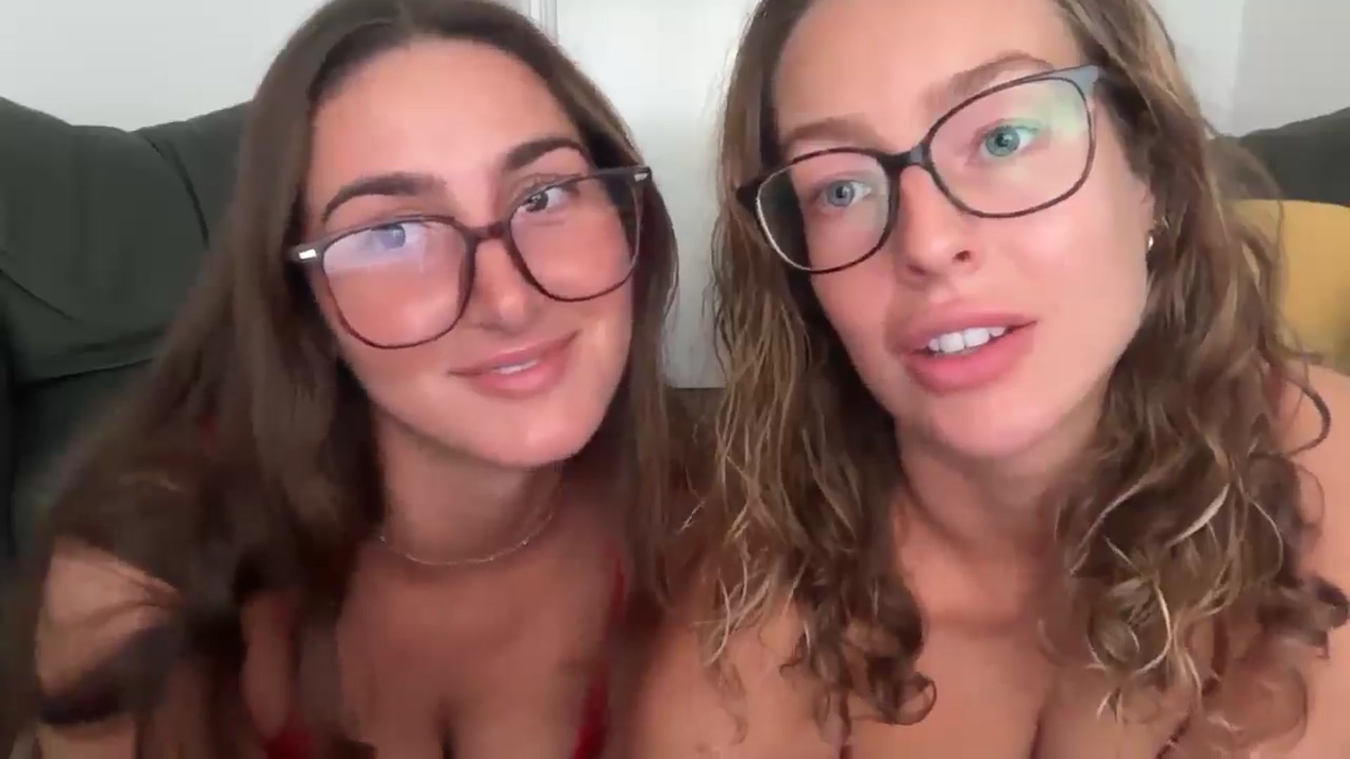 Gallery image thumbnail from Kikiii_xx's myfreecams stream on, 10/02/2025, 16:49 image 7 of 20