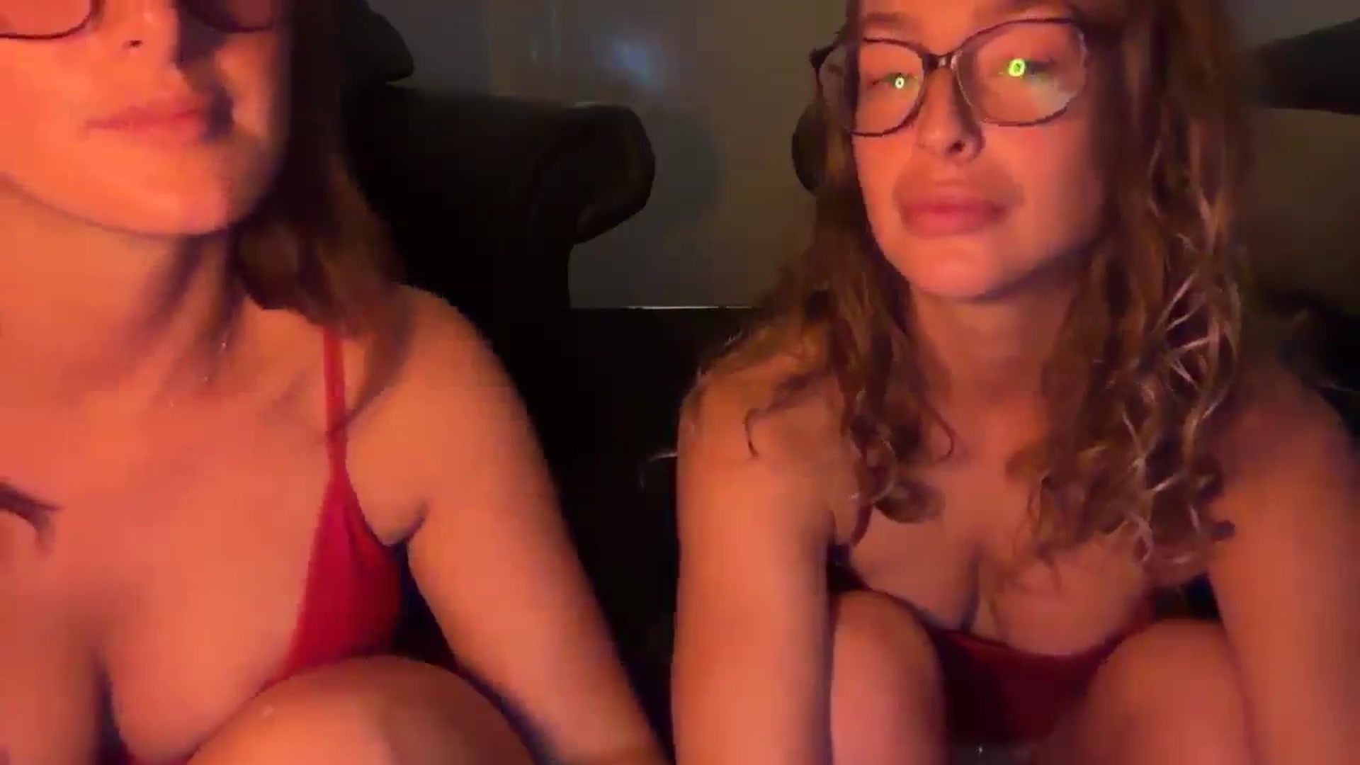 Gallery image thumbnail from Kikiii_xx's myfreecams stream on, 10/02/2025, 18:11 image 7 of 20