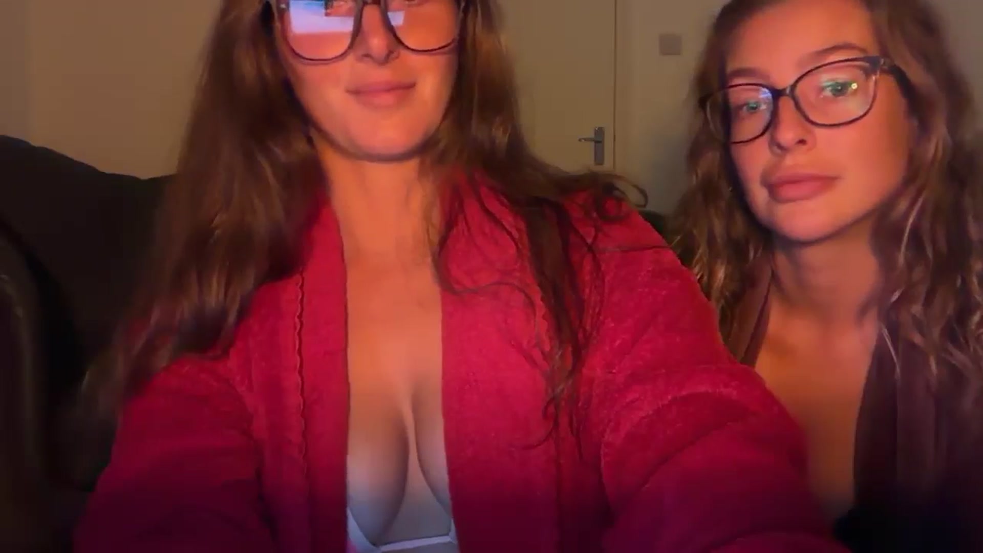 Gallery image thumbnail from Kikiii_xx's myfreecams stream on, 10/03/2025, 20:53 image 4 of 20