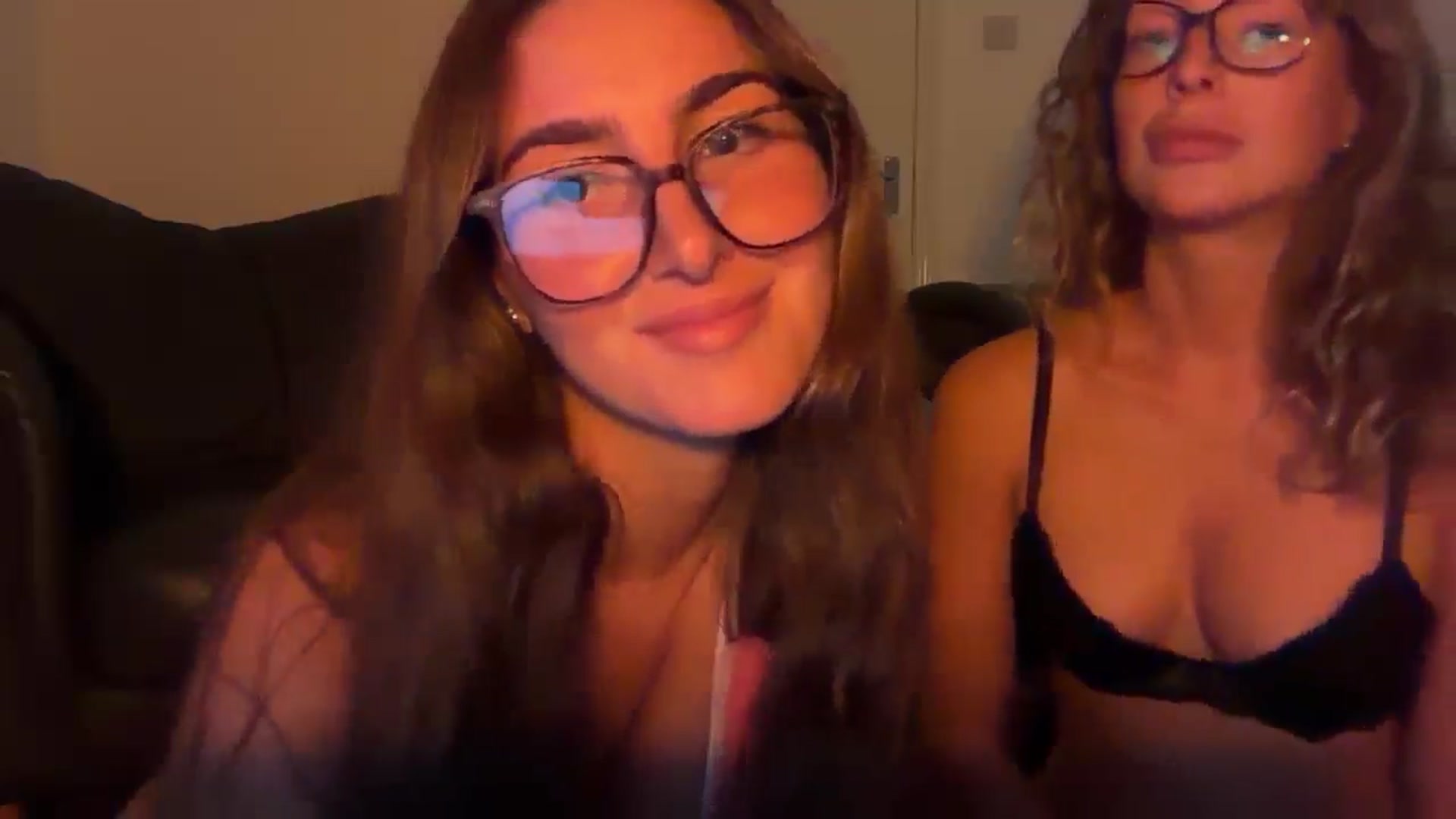 Gallery image thumbnail from Kikiii_xx's myfreecams stream on, 10/03/2025, 20:53 image 8 of 20